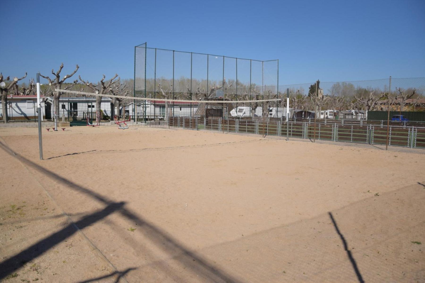 Camping Bungalow El Llac De Banyoles Porqueres Bagian luar foto