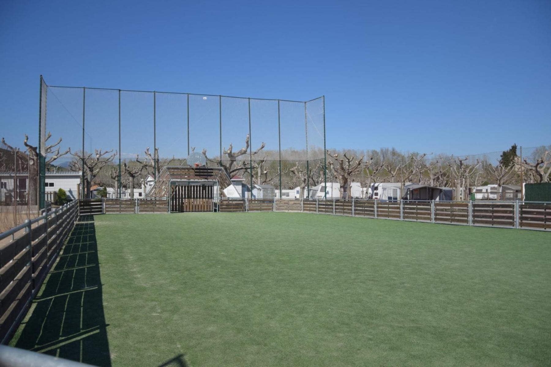Camping Bungalow El Llac De Banyoles Porqueres Bagian luar foto
