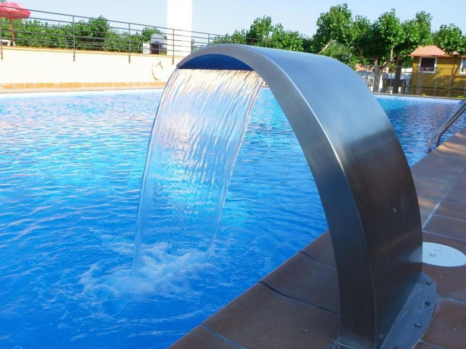 Camping Bungalow El Llac De Banyoles Porqueres Bagian luar foto