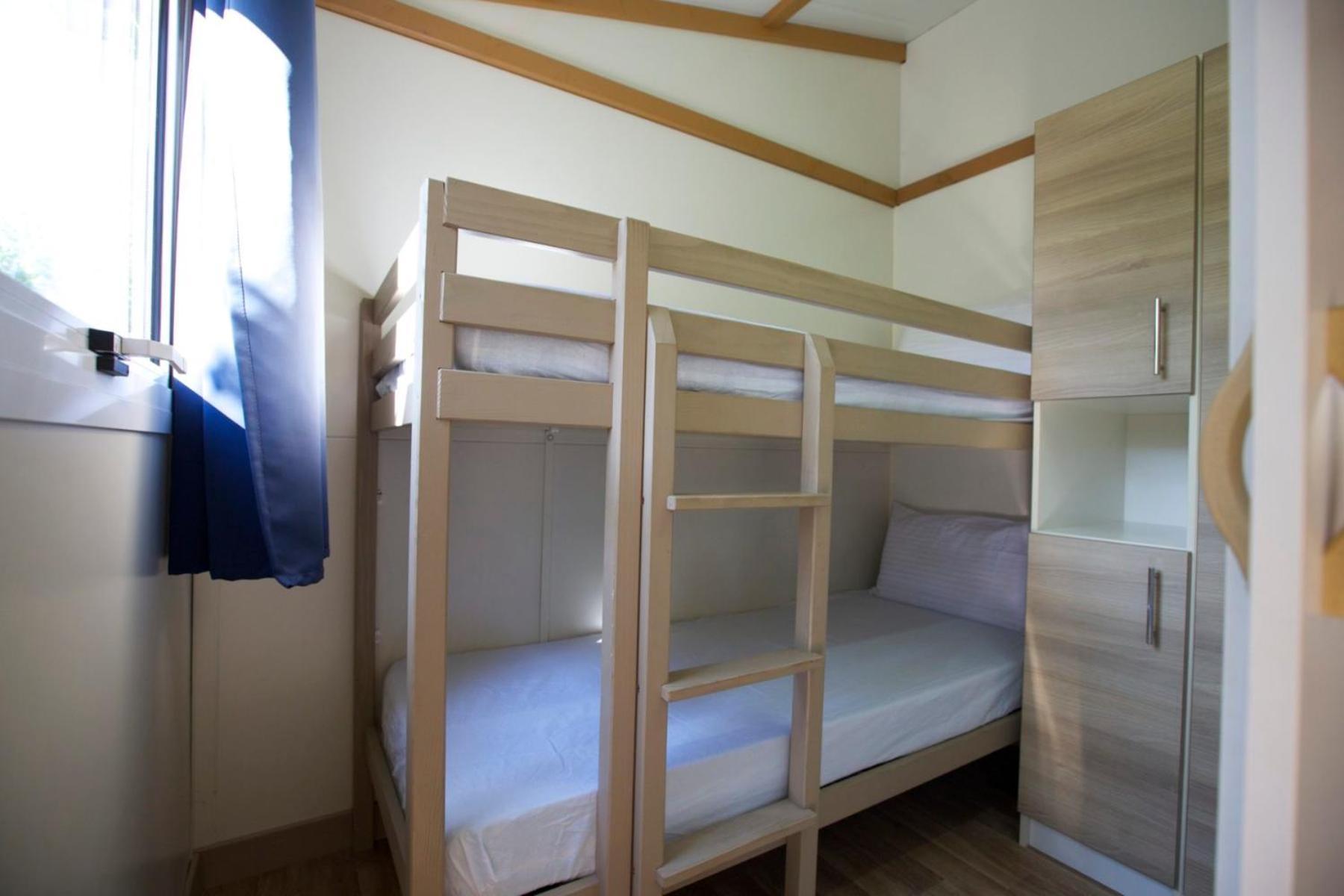 Camping Bungalow El Llac De Banyoles Porqueres Ruang foto